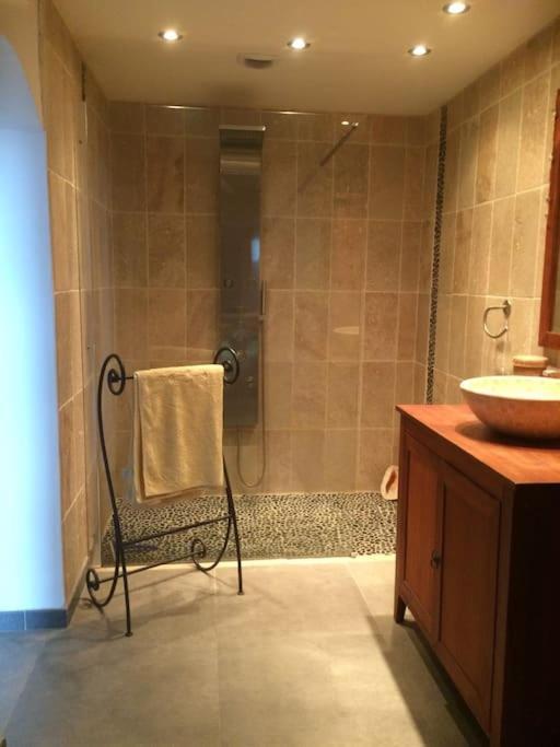 Volx Appartement Sur La Colline Avec Acces Piscine מראה חיצוני תמונה